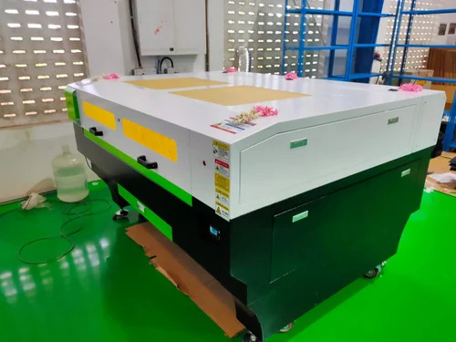 100 Watt Laser Cutting Machine CO2 Type 3x4 Feet Acrylic